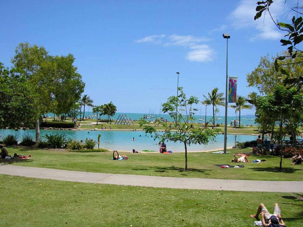 Whitsunday On The Beach Motel Airlie Beach Exterior photo