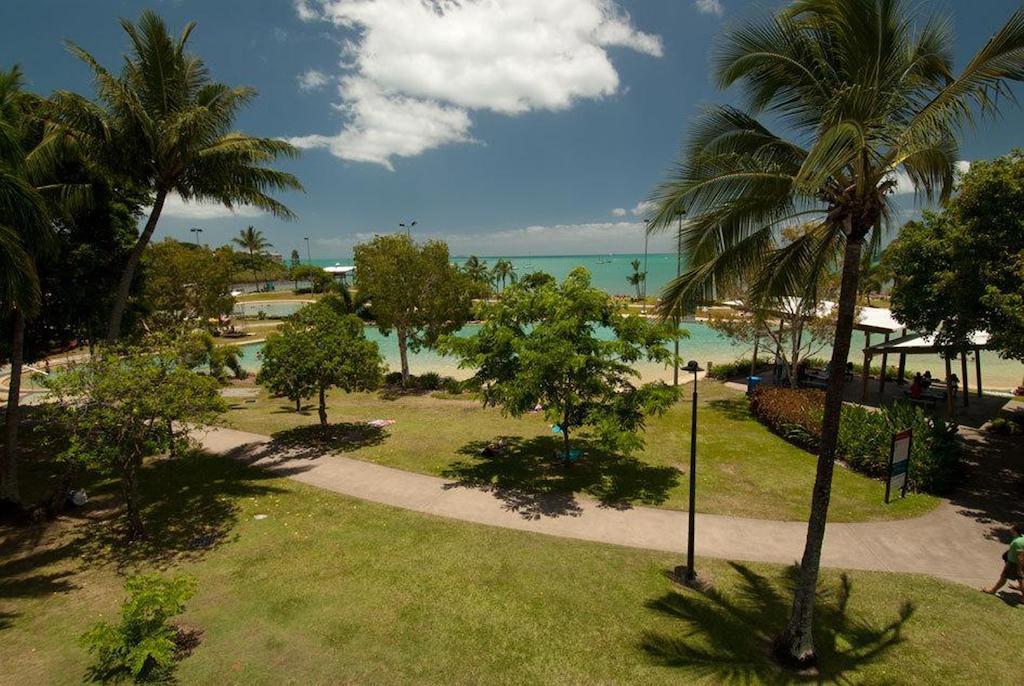 Whitsunday On The Beach Motel Airlie Beach Exterior photo