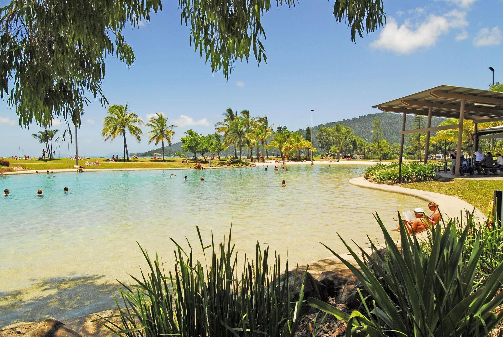 Whitsunday On The Beach Motel Airlie Beach Exterior photo